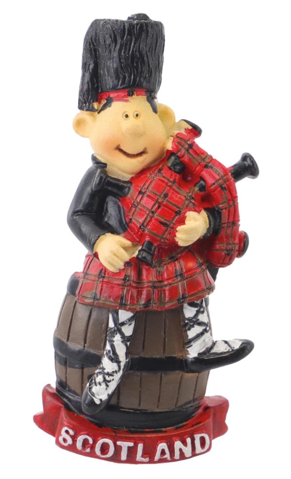 1535 Resin Fridge Magnet - Piper on Barrel